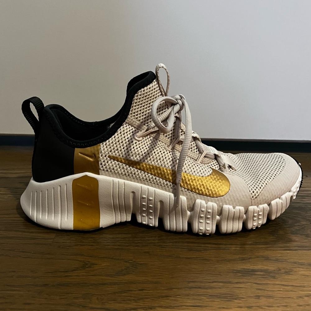 Nike Athletic Shoes in Cream and Gold